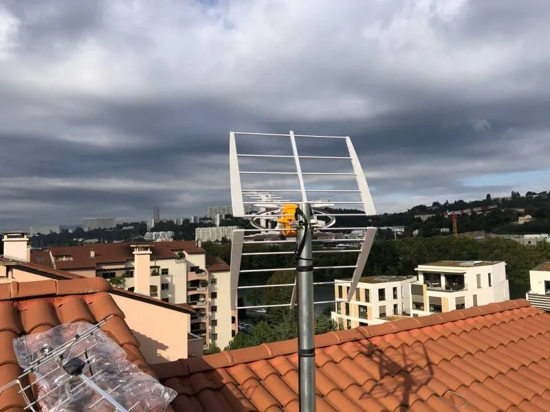 Installation d'antenne TV par un professionnel
